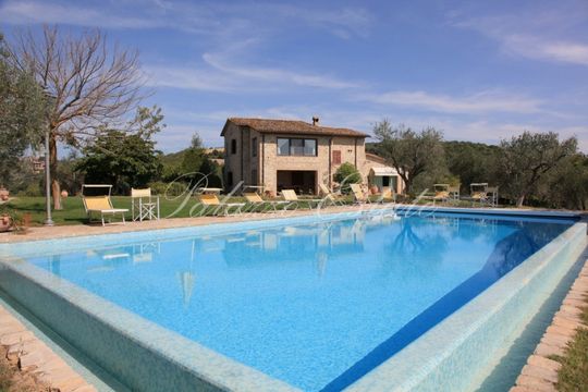 Villa in Todi