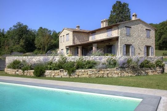 Villa in Todi