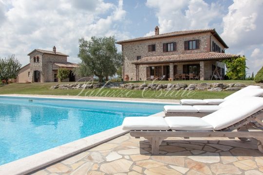 Villa in Todi