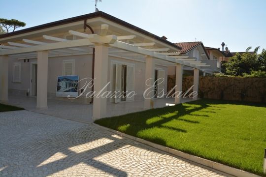 Villa in Marina di Pietrasanta