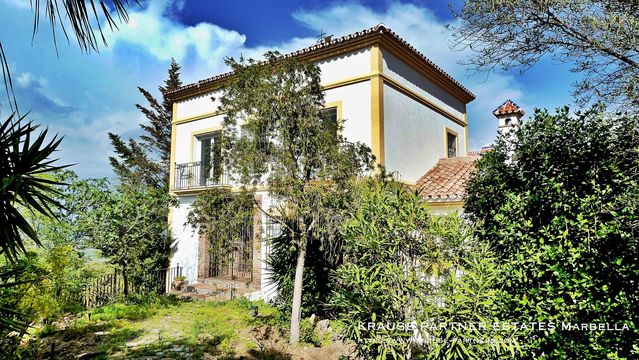 Villa in Ojen