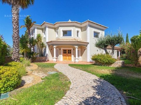 Villa in Almancil