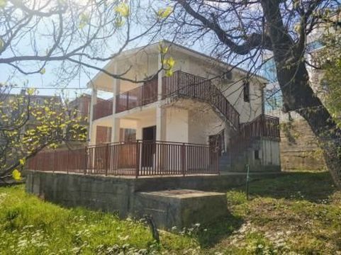 Detached house in Sutomore