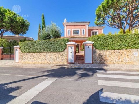 Villa in Almancil