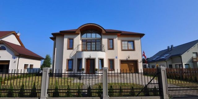 Detached house in Babite