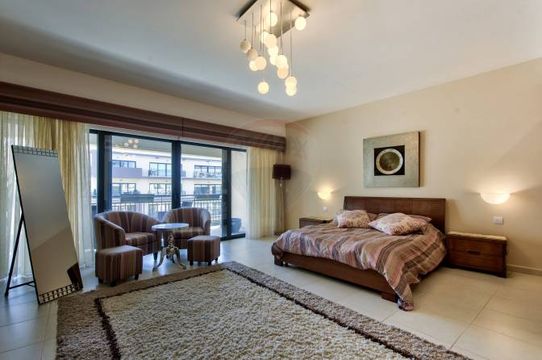 Apartment in San Ġiljan